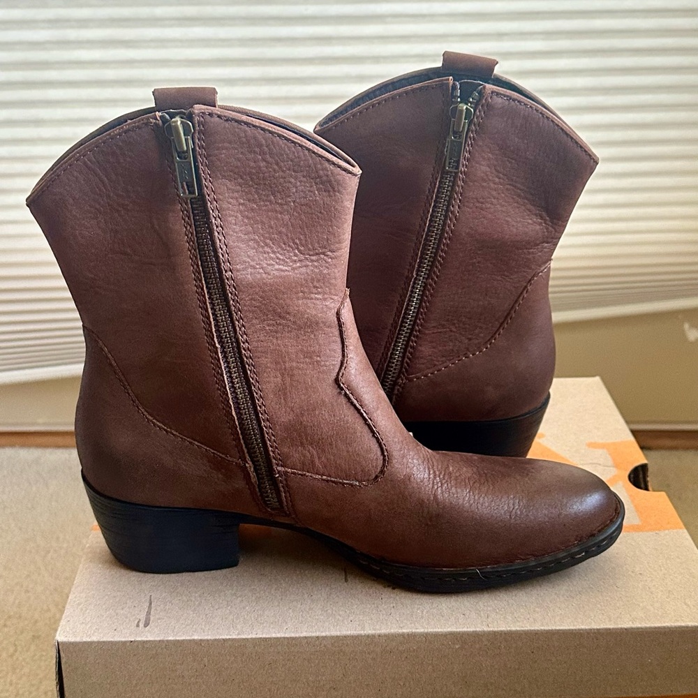 B.O.C. Born Karin Ankle Western Boots - Picture 5 of 14